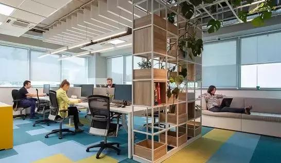 【中海弘方装饰】小型办公室如何装修出大空间的感觉？
